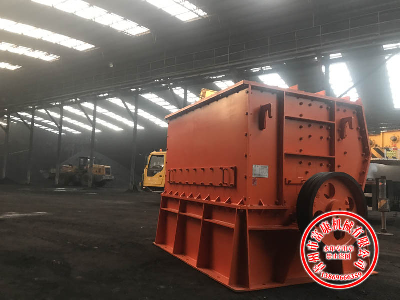 移動(dòng)煤矸石破碎機(jī) 移動(dòng)煤矸石破碎機(jī)