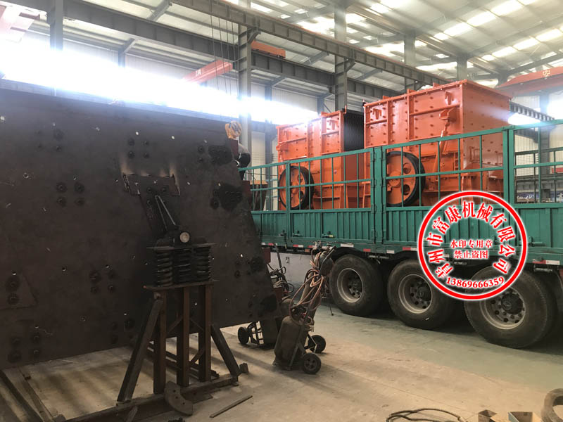 移動破碎篩分設(shè)備 移動破碎篩分設(shè)備