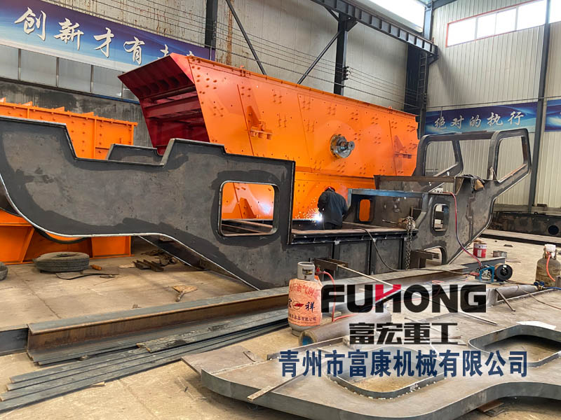 移動破碎機(jī)廠家生產(chǎn)現(xiàn)場